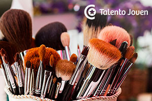 Especialista en beauty: uñas y maquillaje